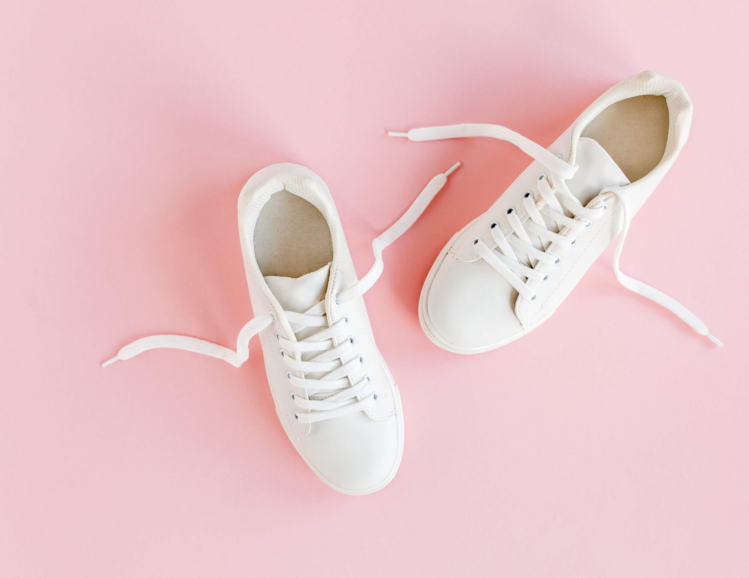 Gå hverdagens aktiviteter i møde i lækre dame sneakers fra Unik Sko